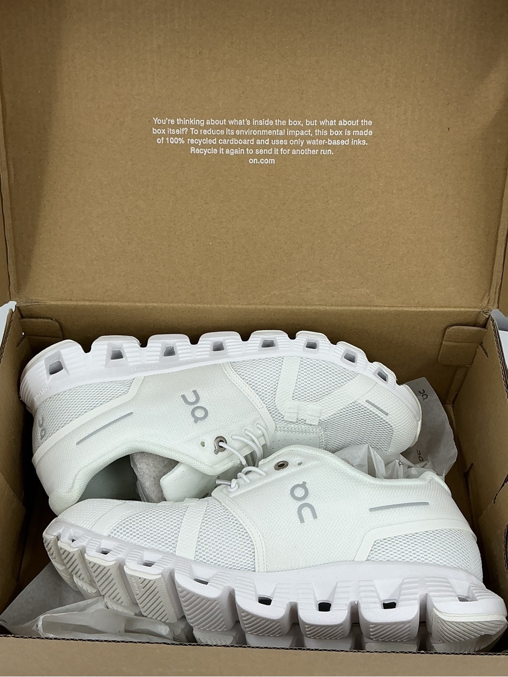 NWT On Running mens White Athletic Sneakers c125